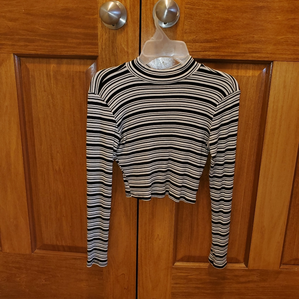 Charlotte russe black and white crop top